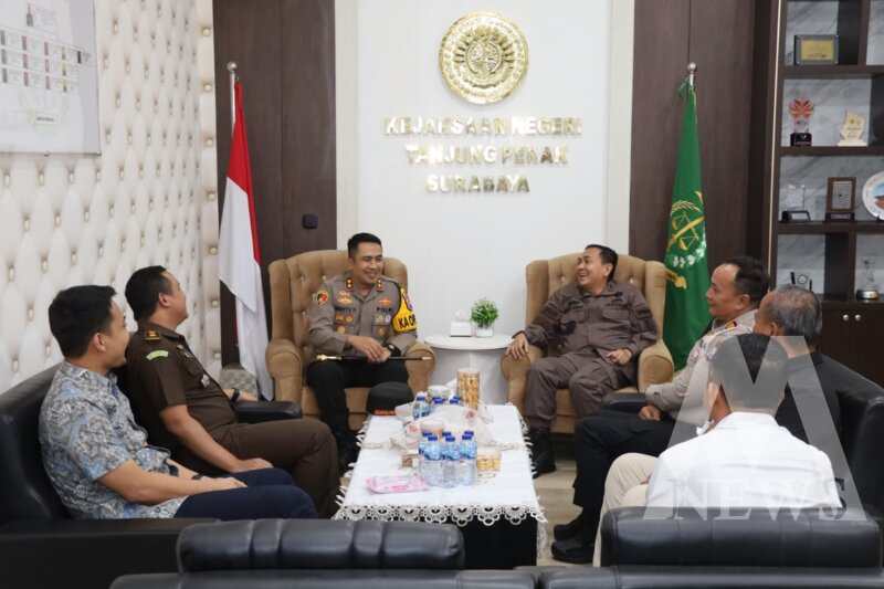 Kapolres Pelabuhan Tanjung Perak AKBP Wahyu Hidayat silaturahmi ke Kejari