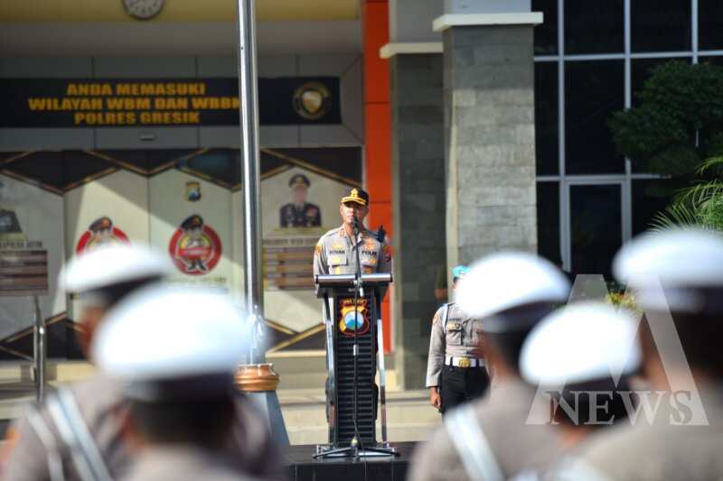 Kapolres Gresik AKBP Rovan Richard Mahenu