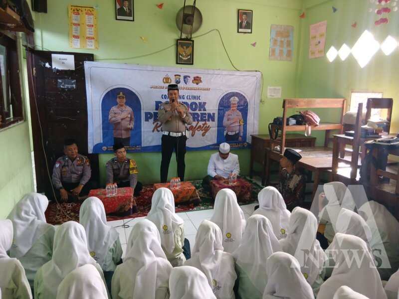 Polres Tanjung Perak gelar Pondok Pesantren Road Safety