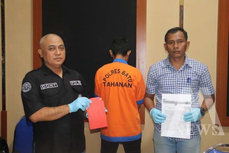 Polres Batu tangkap tersangka perampasan ponsel