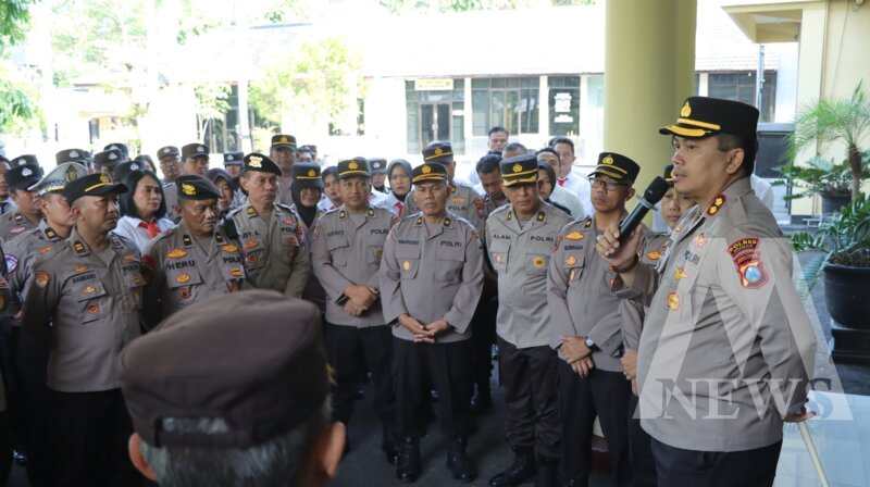 Kapolres Nganjuk AKBP Henri Noveri Santoso beri arahan anggota