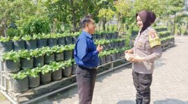 Bhabinkamtibmas Polsek Warujayeng pantau lahan pekarangan warga