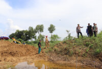 Kapolres Sumenep AKBP Rivanda cek lokasi tanggul jebol