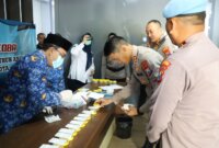 Wakapolresta Malang Kota AKBP Oskar Syamsuddin jalani tes urine