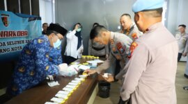 Wakapolresta Malang Kota AKBP Oskar Syamsuddin jalani tes urine
