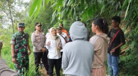Kapolres Kediri Kota AKBP Bramastyo Priaji bersama Pemkab cek lokasi bencana pasca banjir di Mojo