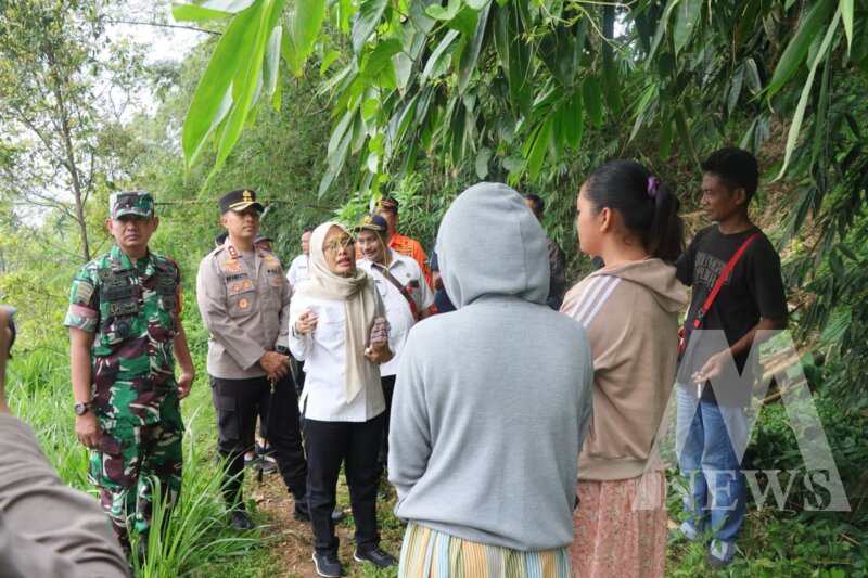Kapolres Kediri Kota AKBP Bramastyo Priaji bersama Pemkab cek lokasi bencana pasca banjir di Mojo