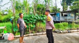 Bhabinkamtibmas Polsek Bagor cek pekarangan warga