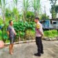 Bhabinkamtibmas Polsek Bagor cek pekarangan warga
