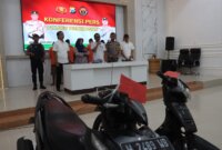Tersangka diamankan Polisi beserta barang buktinya