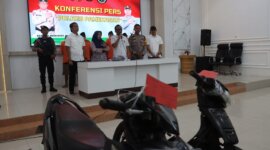Tersangka diamankan Polisi beserta barang buktinya