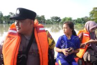Polres Tuban bantu warga terdampak luapan bengawan Solo