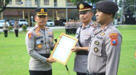 Kapolres Bondowoso AKBP Harto Agung Cahyono beri penghargaan anggota berprestasi