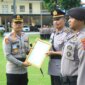 Kapolres Bondowoso AKBP Harto Agung Cahyono beri penghargaan anggota berprestasi