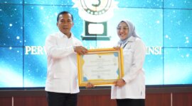 Kaper BKKBN Jatim Maria Ernawati terima penghargaan pelayanan KB