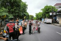 Satsamapta Polres Nganjuk berbagi Jum'at Berkah