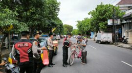 Satsamapta Polres Nganjuk berbagi Jum'at Berkah