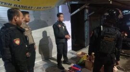 Satsamapta Polres Gresik grebek warung jual miras