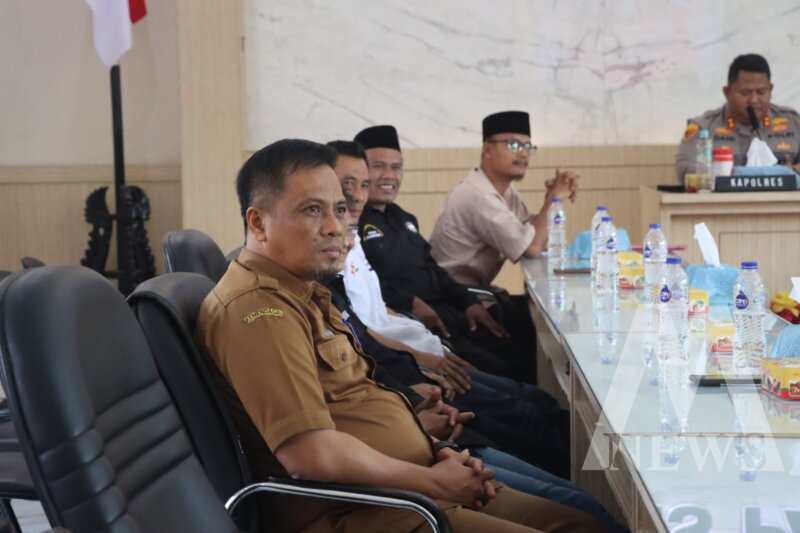 Kapolres Pasuruan AKBP Jazuli Dani Iriawan bersama Perguruan Pencak Silat