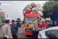 Satlantas Polres Nganjuk tilang manual truk ODOL