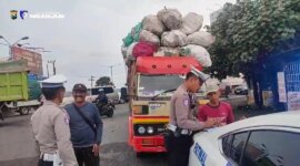 Satlantas Polres Nganjuk tilang manual truk ODOL