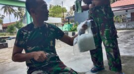 Anggota Koramil Masalembu tunjukkan Sabu yang diamankan