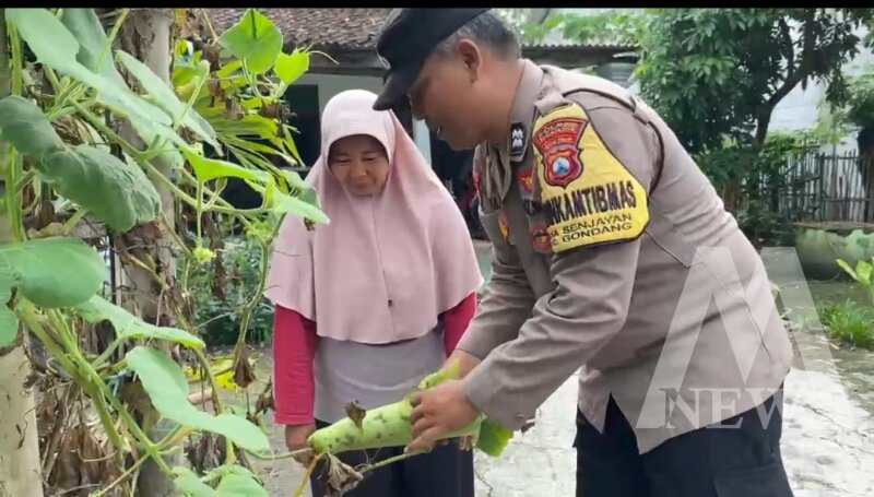 Bhabinkamtibmas Desa Senjayan cek pekarangan warga