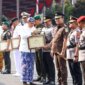Walikota Surabaya Eri Cahyadi beri penghargaan Kapolrestabes Surabaya Kombespol Luthfie Sulistiawan