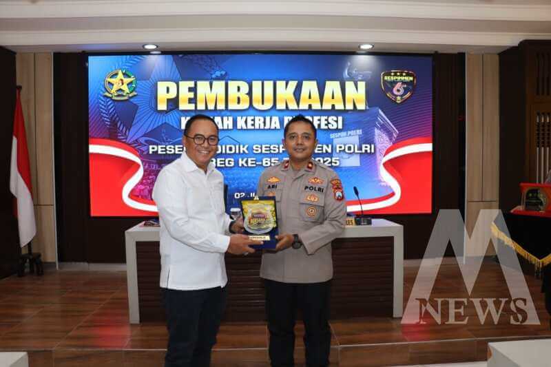 Wakapolres Pelabuhan Tanjung Perak Kompol Ari Bayuaji sambut Serdik Sespimmen Polri Dikreg ke-65