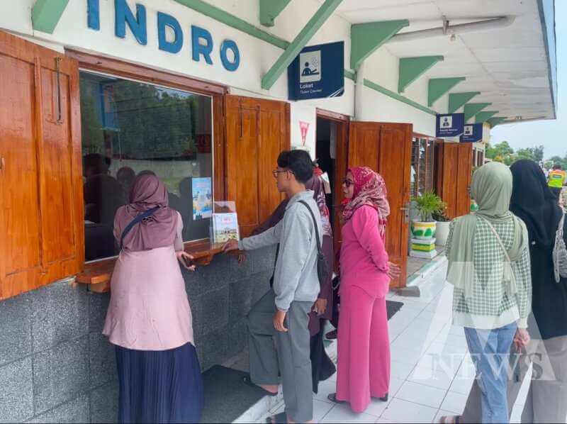 Pengguna Commuter Line di Surabaya meningkat