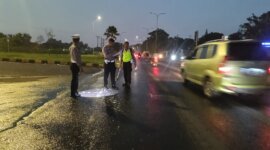Ditlantas Polda Jatim bersama Polres Pasuruan olah TKP kecelakaan truk