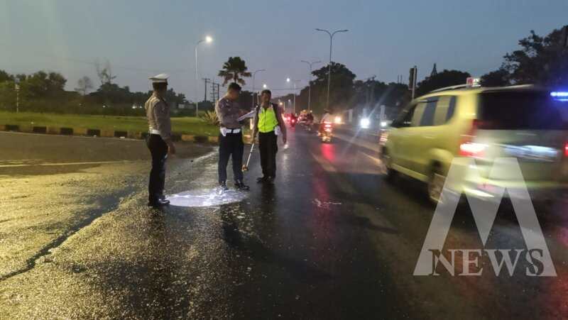 Ditlantas Polda Jatim bersama Polres Pasuruan olah TKP kecelakaan truk