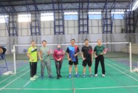 Kapolres Bojonegoro AKBP Mario Prahatinto bulutangkis bareng Forkopimda