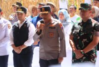 Kapolda Jatim Irjen Pol Drs. Nanang Avianto bersama Forkopimda panen raya jagung
