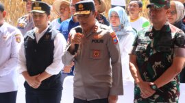 Kapolda Jatim Irjen Pol Drs. Nanang Avianto bersama Forkopimda panen raya jagung