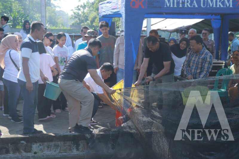 Polres Blitar Kota Panen Ikan bersama Warga