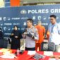 Kapolres Gresik AKBP Rovan Richard Mahenu didampingi Kasatreskrim Polres Gresik