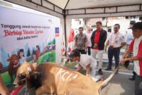 KAI Commuter berbagi hewan qurban ke masyarakat