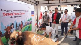 KAI Commuter berbagi hewan qurban ke masyarakat