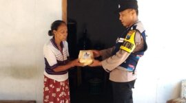 Bhabinkamtibmas serahkan daging Qurban dan sampaikan pesan Kamtibmas