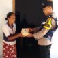 Bhabinkamtibmas serahkan daging Qurban dan sampaikan pesan Kamtibmas