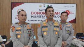 Kapolresta Sidoarjo Kombespol Christian Tobing saat hadiri donor darah