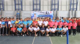 Kapolres Bojonegoro AKBP Mario Prahatinto saat peresmian Bola Voli