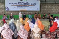 Danramil 0817/16 Dukun Lettu Inf Arif Hadiono hadiri pembukaan program MBG