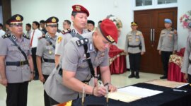 Kasat Resnarkoba Iptu Joko Suprianto sertijab dengan AKP Ahmad Yani