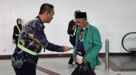 Kedatangan kloter pertama jemaah haji Surabaya di Bandara Juanda