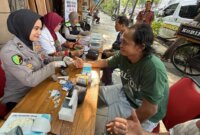Biddokkes Polda Jatim periksa kesehatan driver ojol