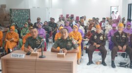 Kasdim 0817/Gresik Mayor Inf Siari saat Komsos
