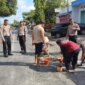 Satlantas Polres Bondowoso tambal jalan raya