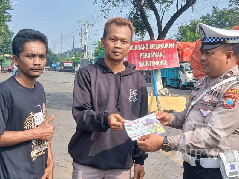 Satlantas Polres Tanjung Perak gelar sosialisasi ke sopir odol